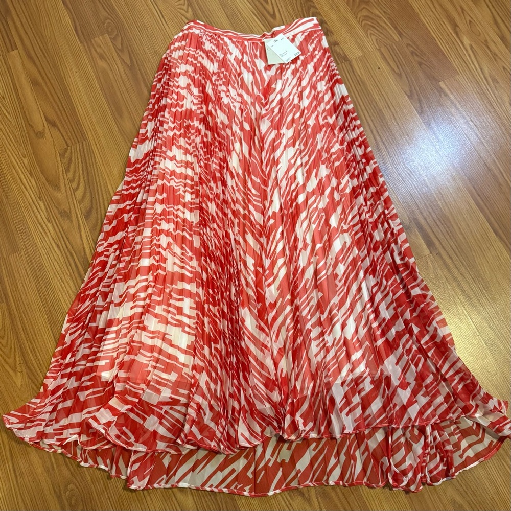 Carmen Marc Valvo Women's Red White Pleated Midi Skirt Sz 4 Abstract Art to Wear